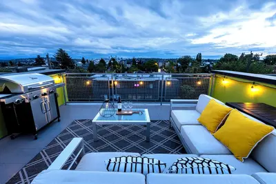 Image de Modern Designer 3br w/ City & Mt Rainier View