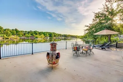 Image de Dog-friendly riverfront home with outdoor space