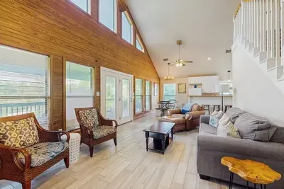 Image de Waterfront house on Lake Lbj with private patio & dock with full kitchen, Wifi