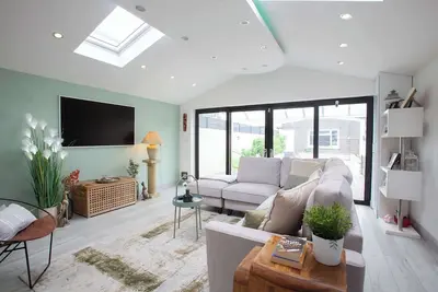 Image de Modern 3bdr Home w Garden