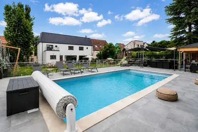 Image de Villa d’exception avec piscine chauffée et jardin proche Paris