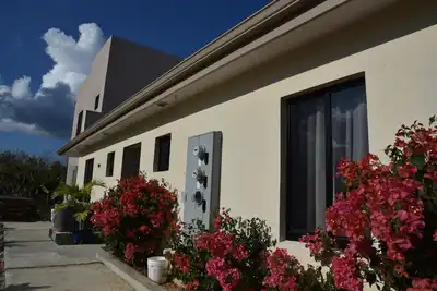 Image de 3-bedroom, 2 bathroom Apartment in Bodden Town