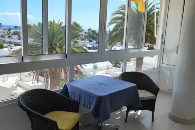 Image de Appartement de vacances « Exelsior » avec vue sur la mer, piscine partagée et Wi-Fi
