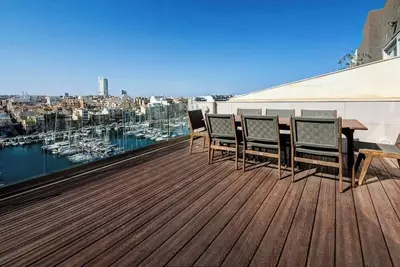 Image de 3br seafront Penthouse in Pietà w/ Private Terrace