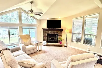 Image de Modern 3 bedroom cottage near Pacific City, 2-minutes from the beach.