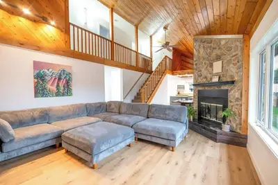 Image de The Spruce on 15th | Hot tub, private yard, Bbq
