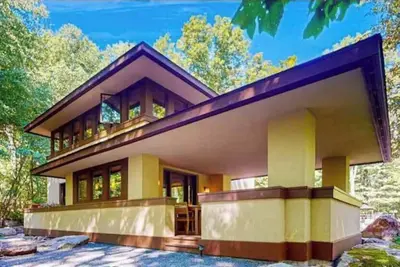 Image de Frank Lloyd Wright-Inspired Prairie Home | Official Fallingwater Lodging Partner