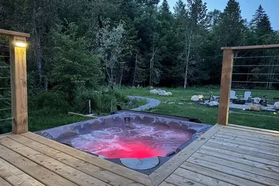 Image de Cozy Cottage Retreat | Hot Tub | Private 2 Acres