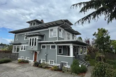 Image de 1908 Grand Craftsmen with views of Lake Washington, territorial, and mountains! !