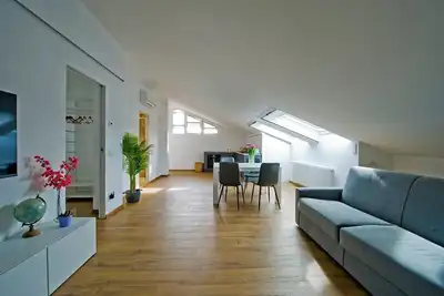 Image de Cozy open attic space, in the green, 15 minutes' walk from the lake