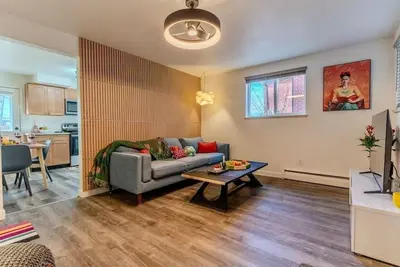 Image de Modern, Quiet Park-side Retreat, Pets, Hot Tub near Olde Town