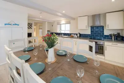 Image de The Watch House waterfront home with Solent views