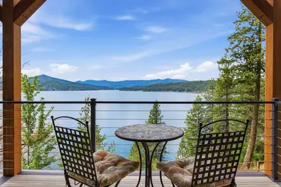 Image de Waterfront Escape with Hot Tub & Epic Sunset Views