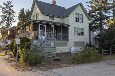 Image de Quintessential Ocean Park Beach Cottage Check out our Fall discount pricing!