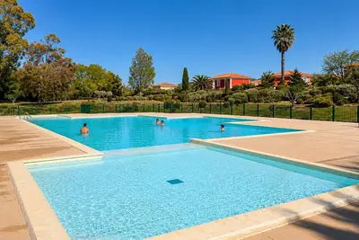 Image de Cosy T2 avec piscine, plage à 8 min!