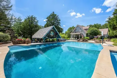 Image de Luxury Private Resort Estate: Massive Spa, Outdoor Fireplace, Pickleball