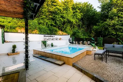 Image de Nature home with pool & wellness MomteBliss