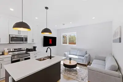 Image de Beautiful 3br Getaway in Trendy Nw Calgary