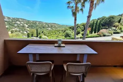 Image de Appartement cosy avec vue mer et piscine en résidence privée. Animaux acceptés