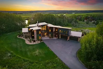 Image de Aspen Shores Lodge | Sleeps 39, Luxury Estate, Private Lake, Hot Tub, & More!