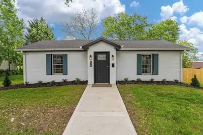 Image de New! Closest Whole House to Downtown | 5 Min Walk