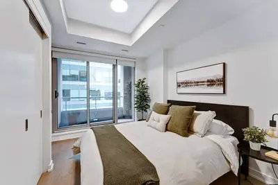 Image de Walk to Parliament from this high-end condo w/gym