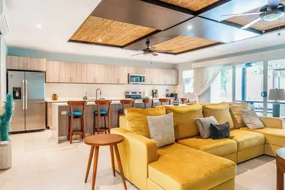 Image de Stunning twin homes with pool, WiFi, nearby beach & local flavor