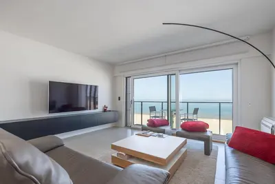Image de app. 2 chambres avec vue frontale sur la mer