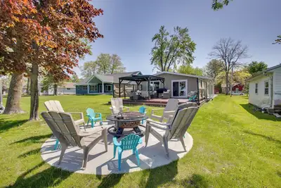 Image de Lakefront Family Home w/ Dock & Views in Cecil!