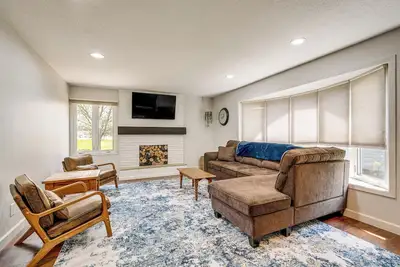 Image de Spacious Home: Private Deck | 4 Mi to Dtwn Fargo