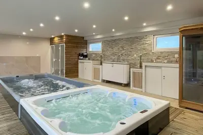 Image de Logement Privé avec espace détente: Spa de nage, Spa, Hammam, Sauna