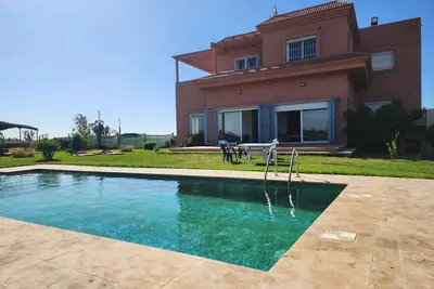 Image de Charming Family Fun Farme, Villa Farm 15p, pool, garden, 1h Csablanca,