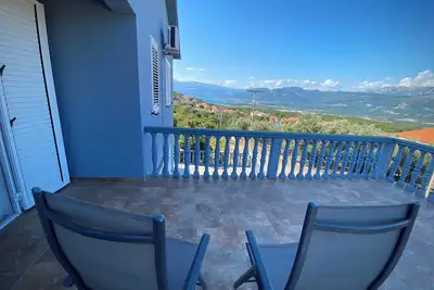 Image de Beautiful 2-3 bed Apt, 360 sea/mountain views in spacious gardens. Pet friendly