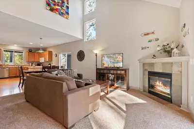 Image de New! Charming West Bend Home | Hot Tub | Near Mt. Bachelor