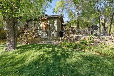 Image de New Listing! Historic Cottage | Heart of Downtown Bend