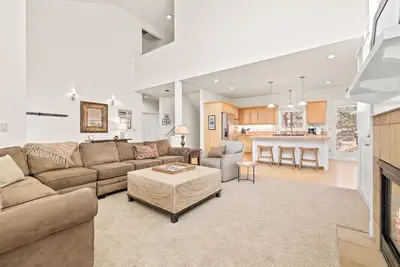Image de New! Luxury Forest Home | Arcade Room | Pool - Hot Tub