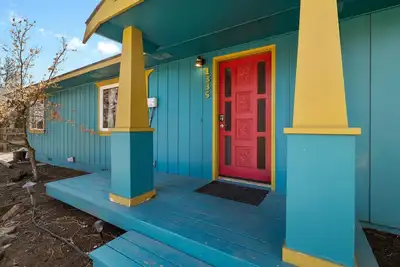 Image de New! Pet Friendly Basecamp | Hot Tub | Walk to Downtown