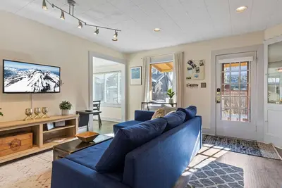 Image de New! Historic Bend Cottage | Walk to Breweries & Drake Park