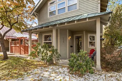 Image de New Listing! Downtown Bend Studio | Walk Everywhere