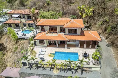 Image de New Listing • Casa Aurelia Catalina • Walk To The Beach • 2 Villas • 6br