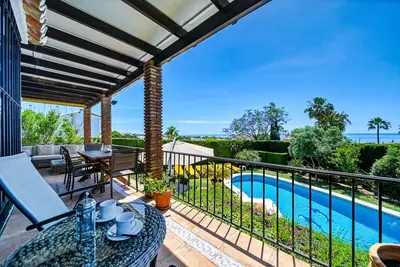 Image de W12 Andalusian style villa with sea views