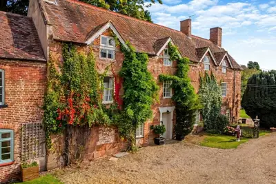 Image de Historic 6-Bed Manor Sleeps 12 · Four-Posters & Fireplaces near Ironbridge