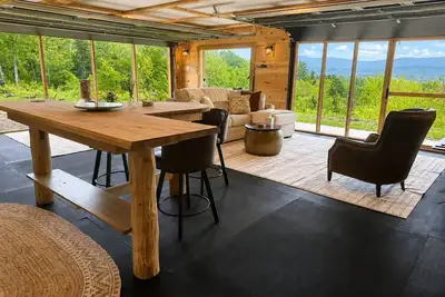 Image de Peaceful studio-style cottage with mountain views just four minutes from Stowe