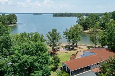 Image de Beautiful 2 Br 2ba Cottage with Private Dock Sup Kayak Arcade and more
