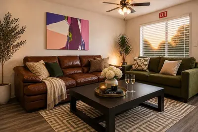 Image de Freshly Renovated Retreat • Parking Included