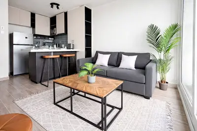 Image de Modern, centrally located apartment steps from the Movistar Arena
