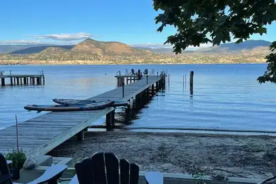 Image de Stunning Lakefront Cabin in Heart of Naramata Village