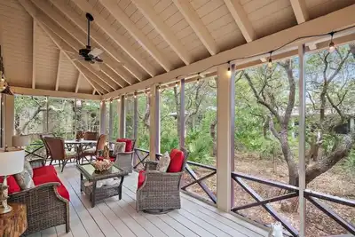 Image de Magnolia Beach Cottage with Pool & Screened Porch