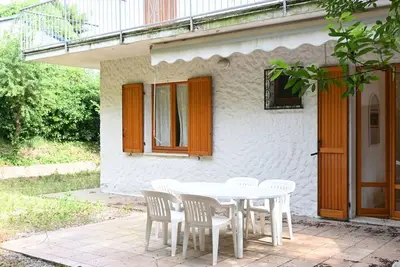 Image de N323 – Numana, two-bedroom apartment with garden and private parking near the sea