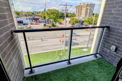 Image de Beautiful condo w/2 Full Bathroom located perfectly in the middle of Scarborough